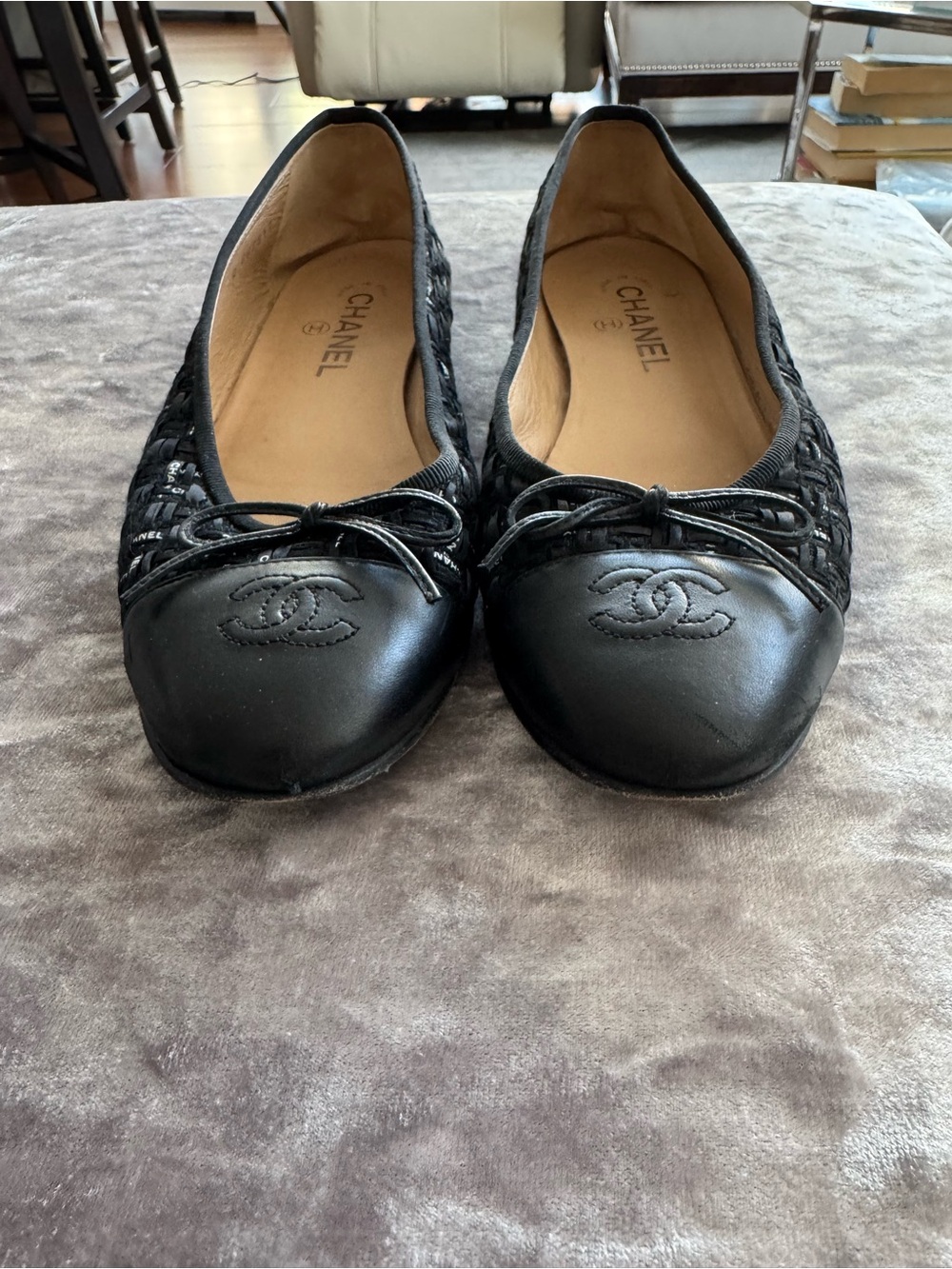 CHANEL Black and White logo Tweed & Leather Cap-Toe Ballet Flats - Picture 2 of 8